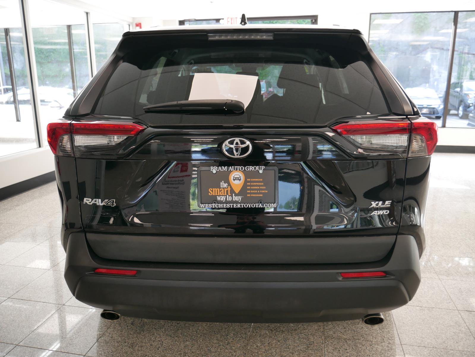 2021 Toyota RAV4 XLE 6