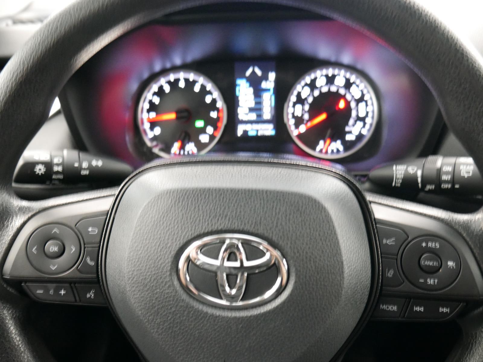 2021 Toyota RAV4 XLE 21