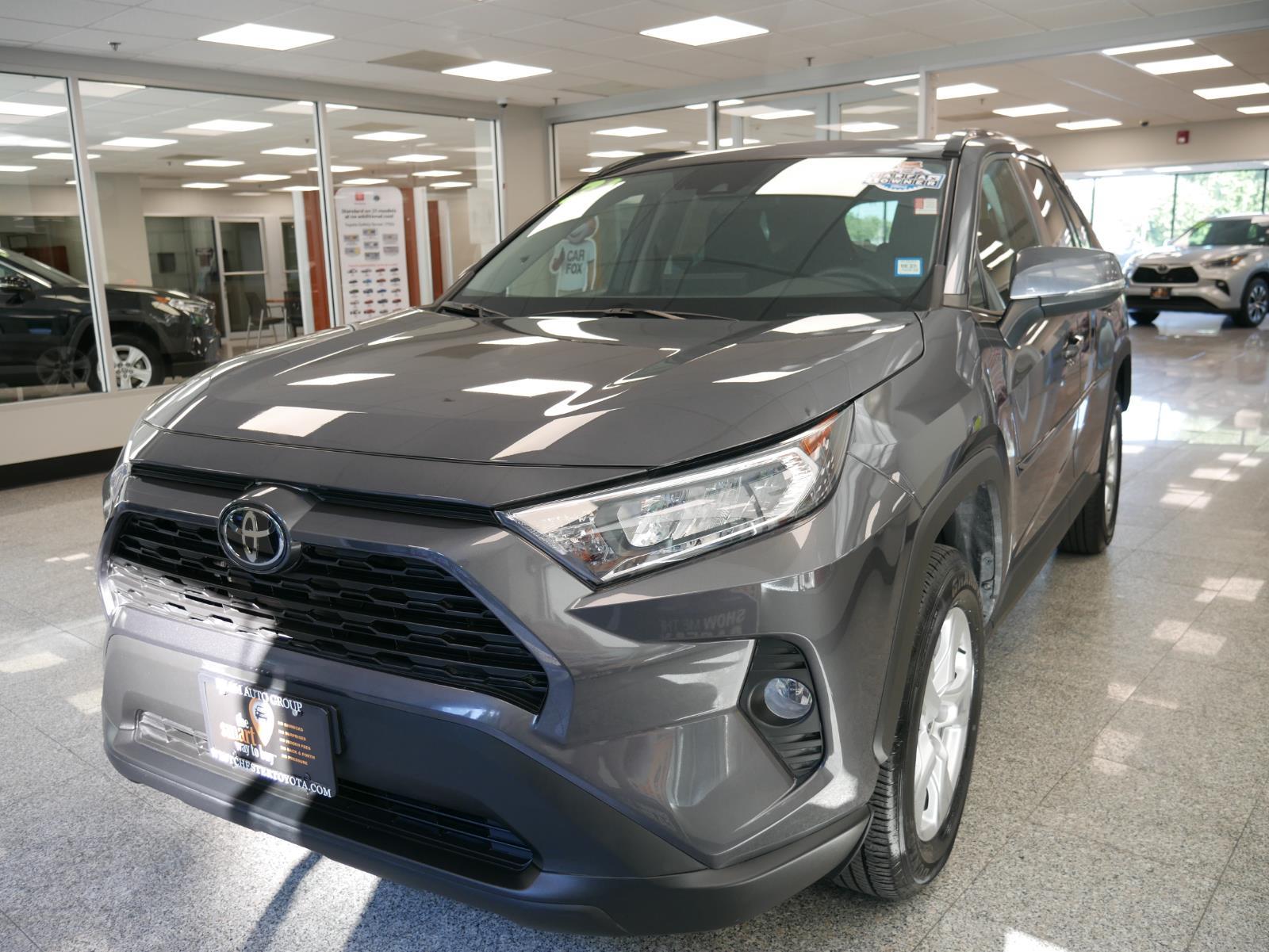 2021 Toyota RAV4 XLE 2