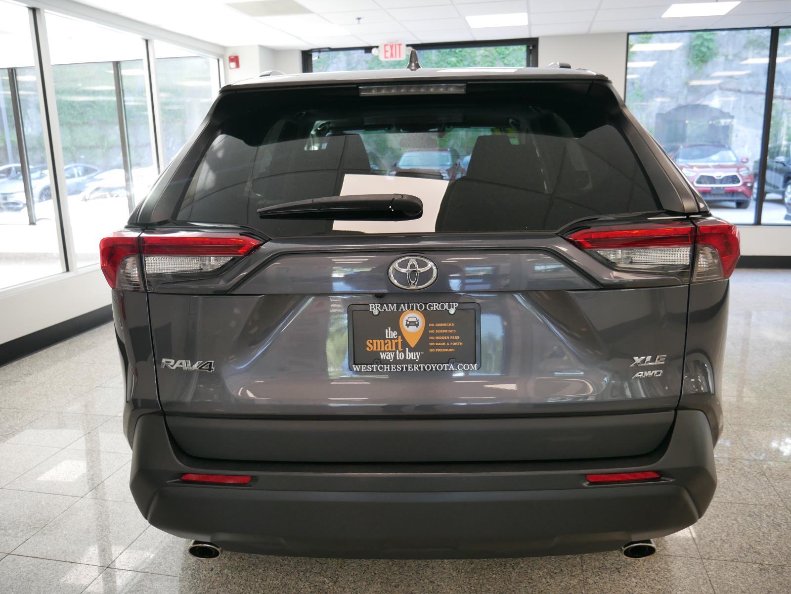 2021 Toyota RAV4 XLE 6