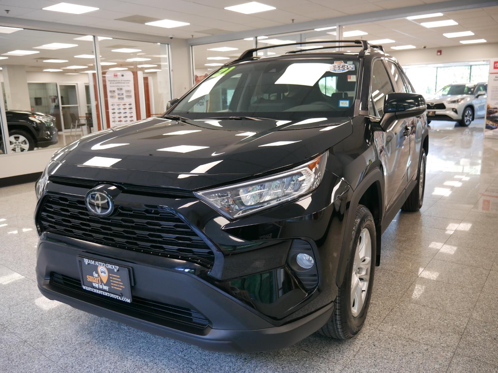 2021 Toyota RAV4 XLE 2