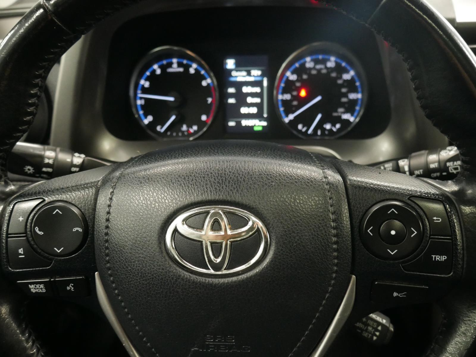 2018 Toyota RAV4 Limited 17