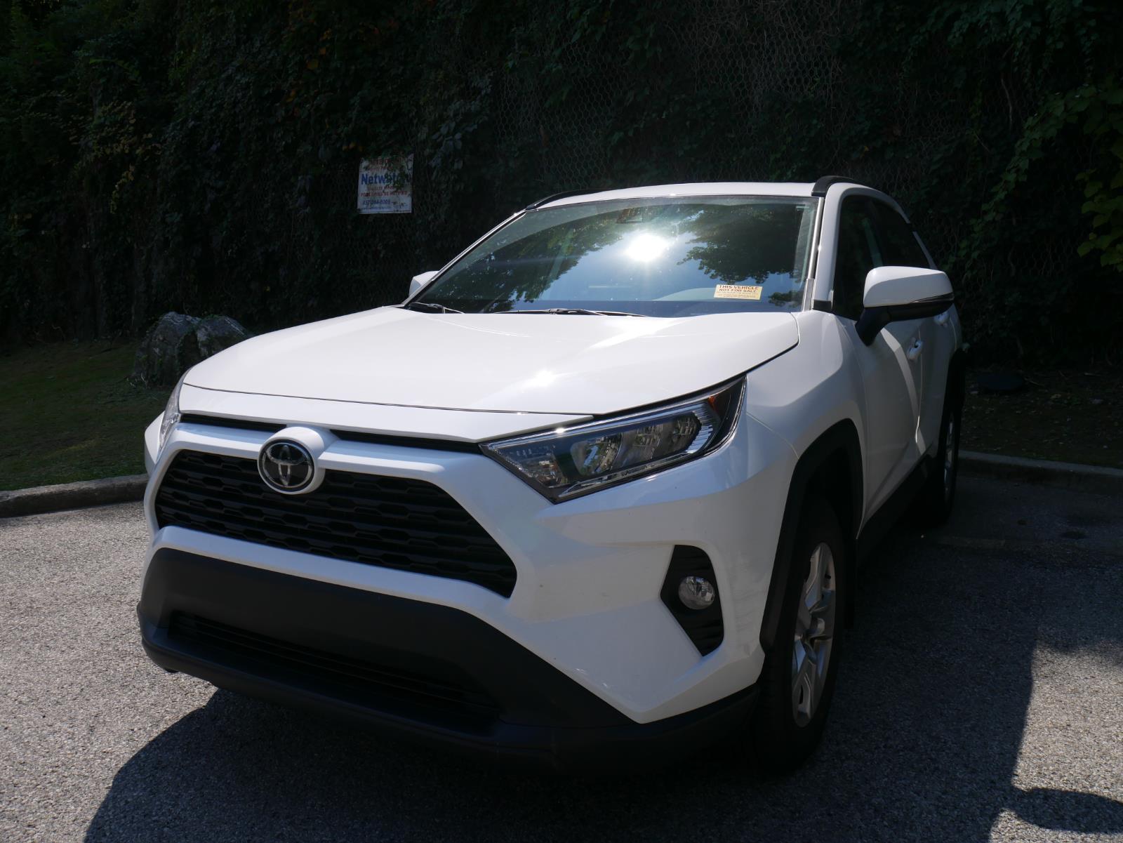 2021 Toyota RAV4 XLE 2