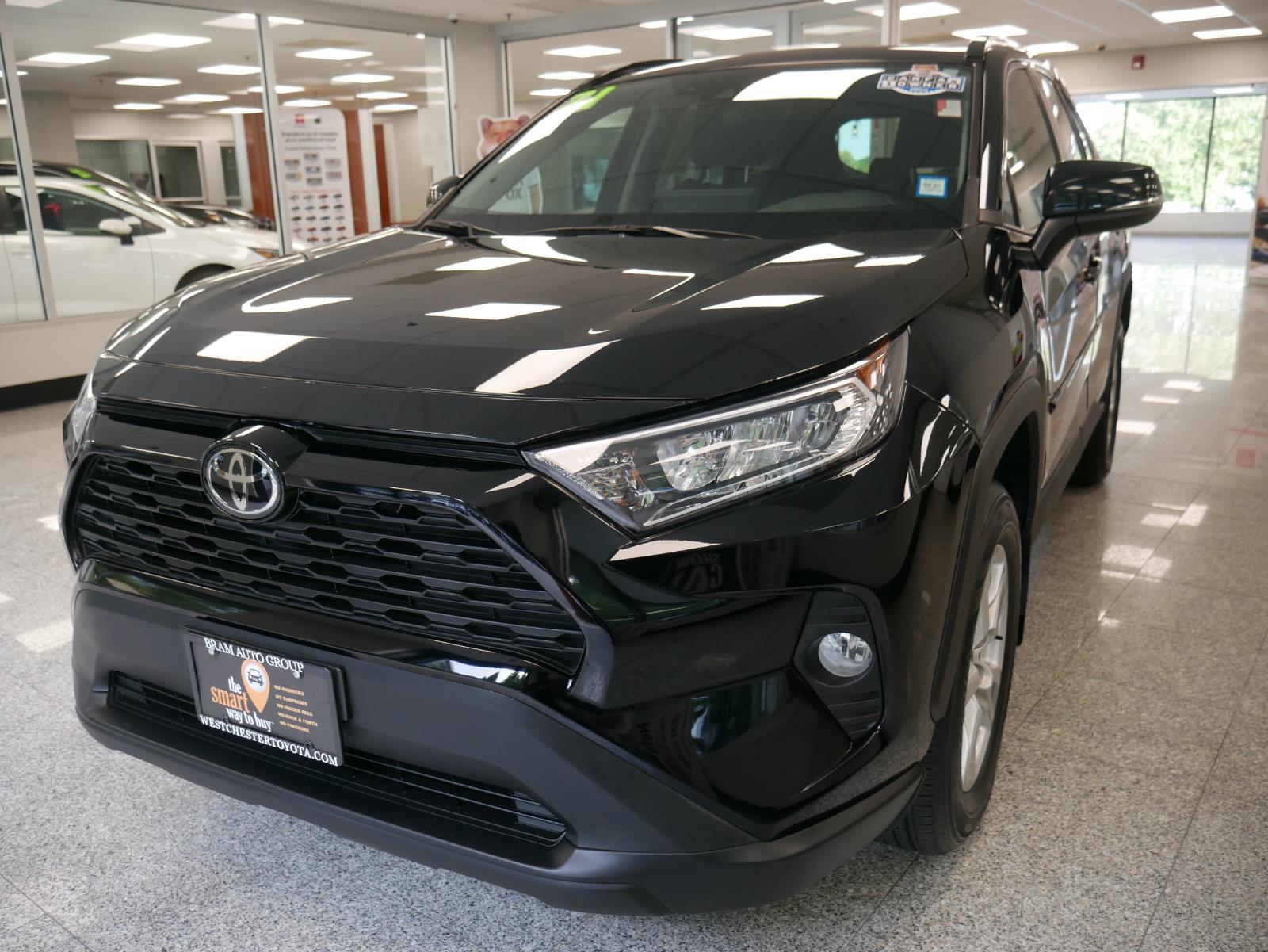 2021 Toyota RAV4 XLE 2