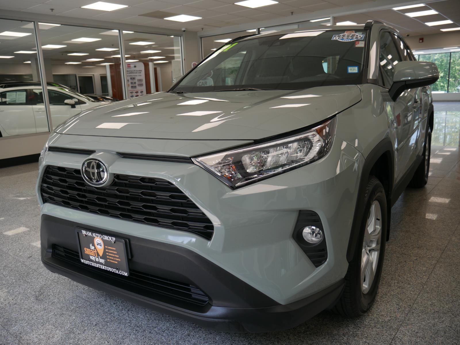 2021 Toyota RAV4 XLE 2