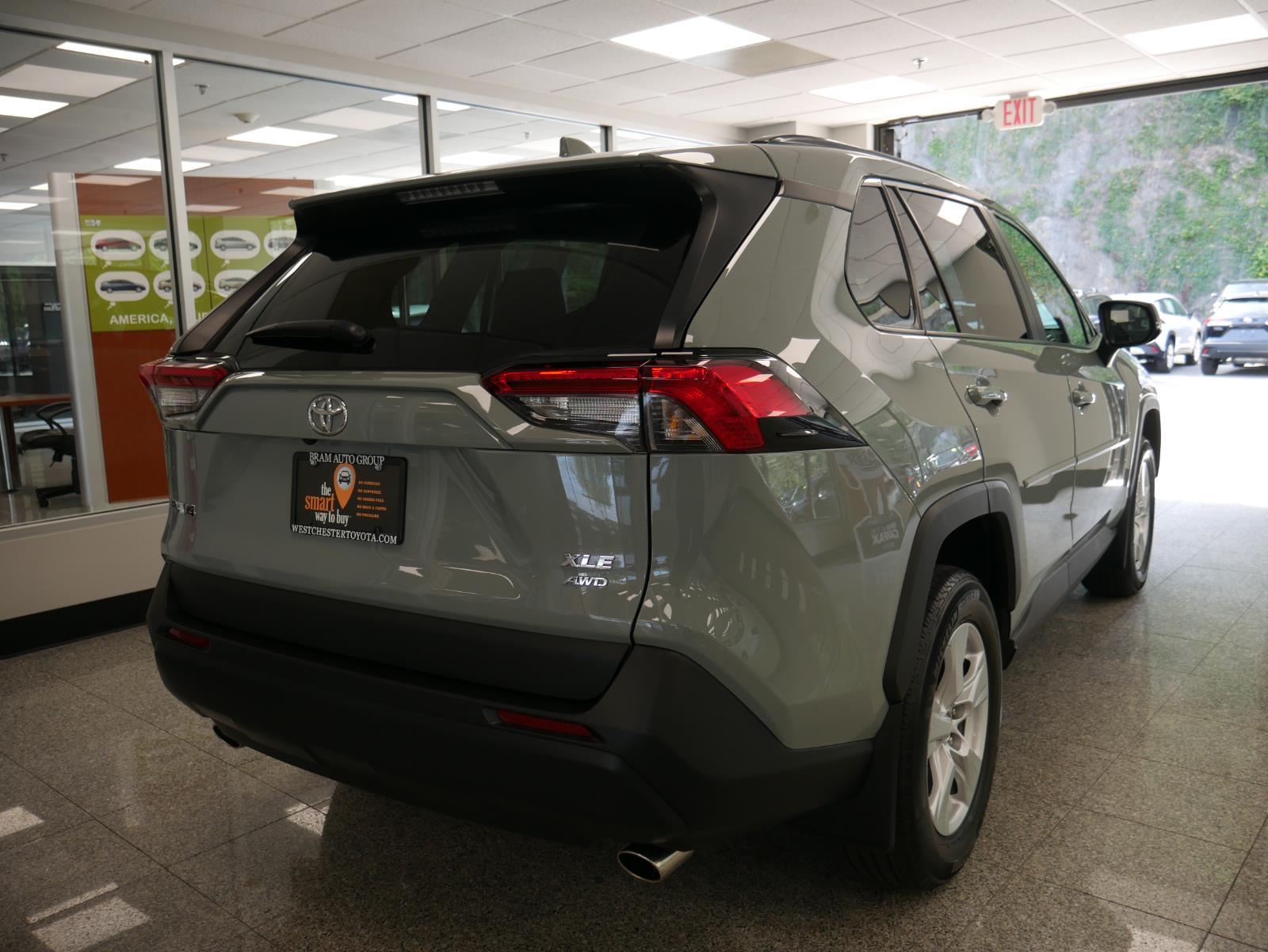 2021 Toyota RAV4 XLE 4