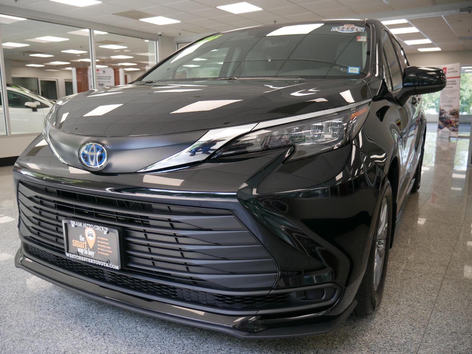 2024 Toyota Sienna LE 2