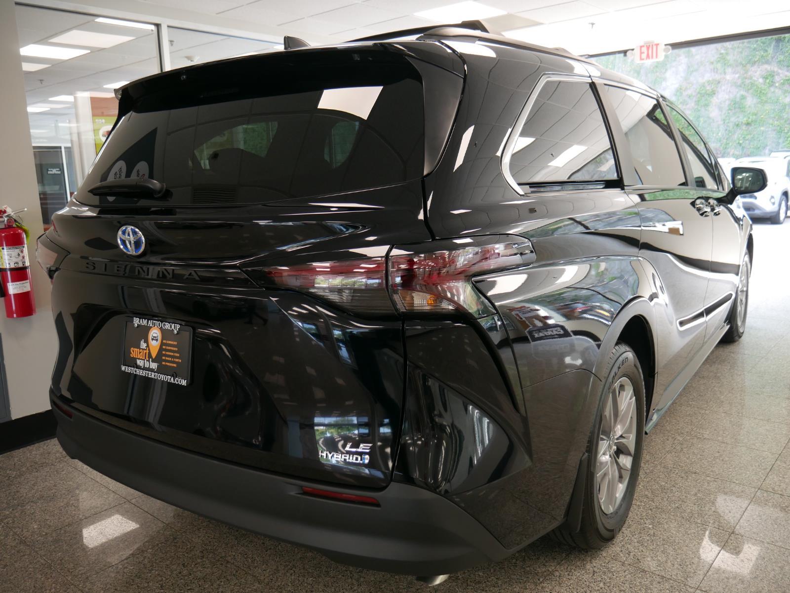 2024 Toyota Sienna LE 4