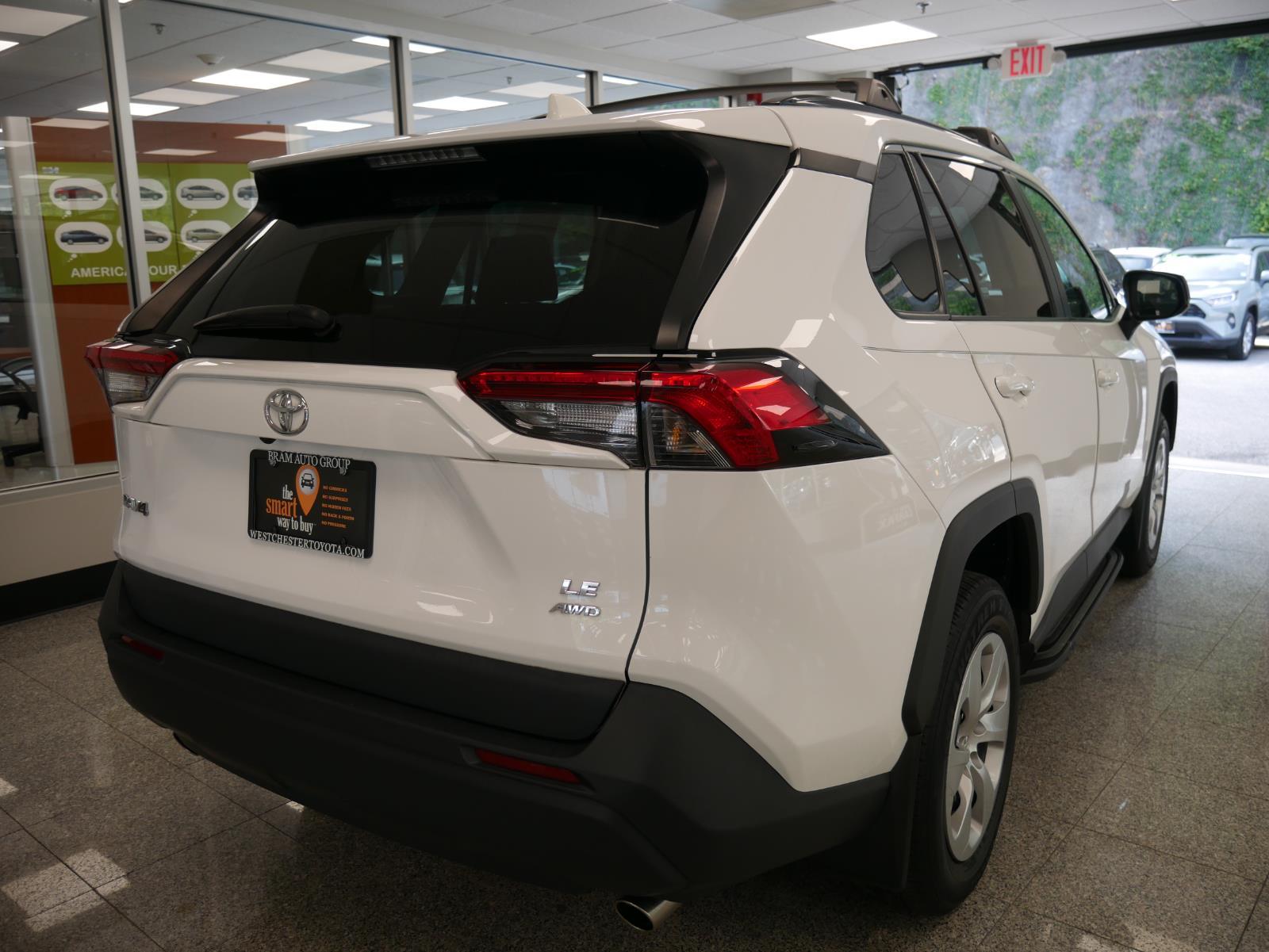 2021 Toyota RAV4 LE 4