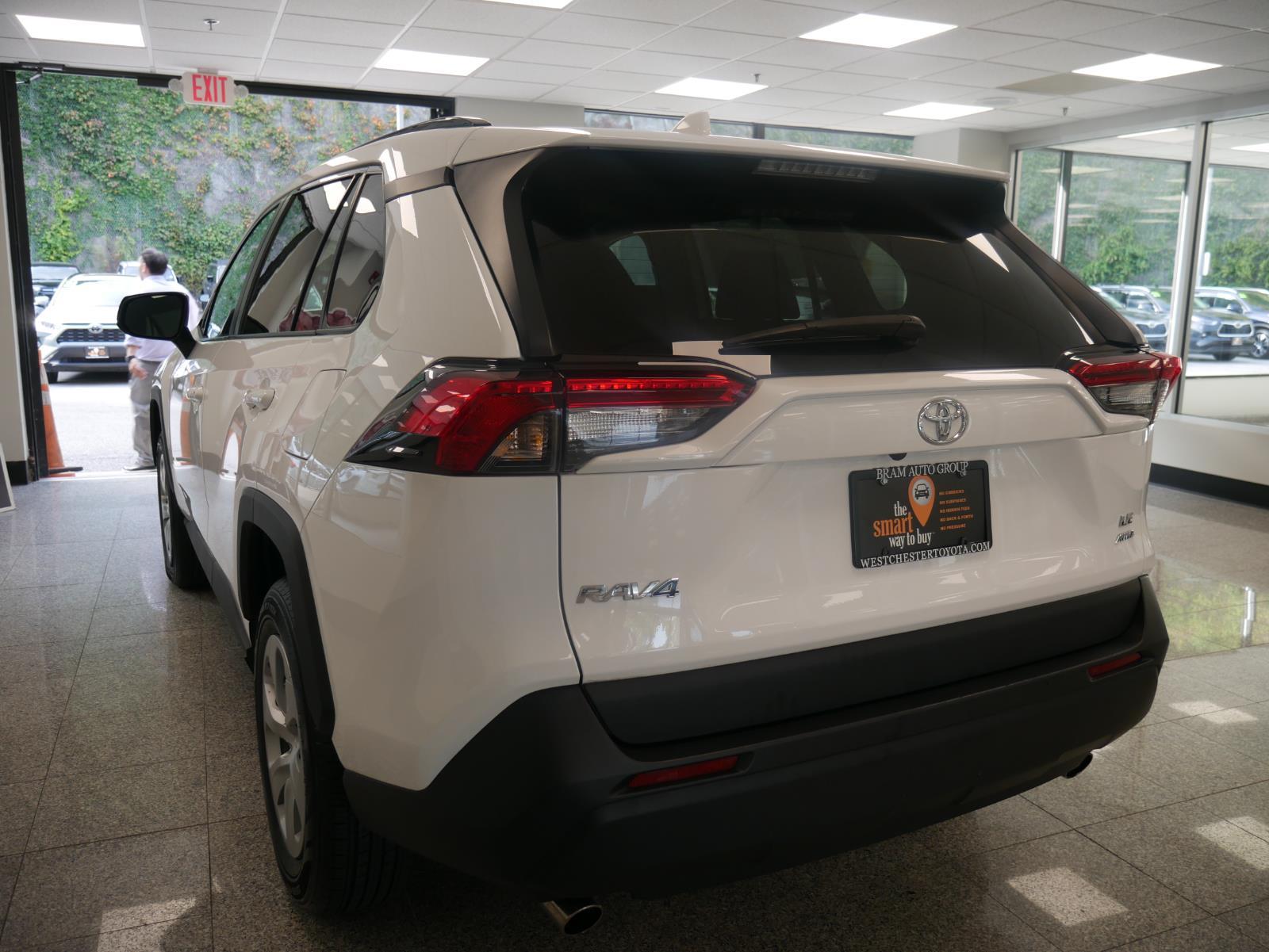 2021 Toyota RAV4 LE 3