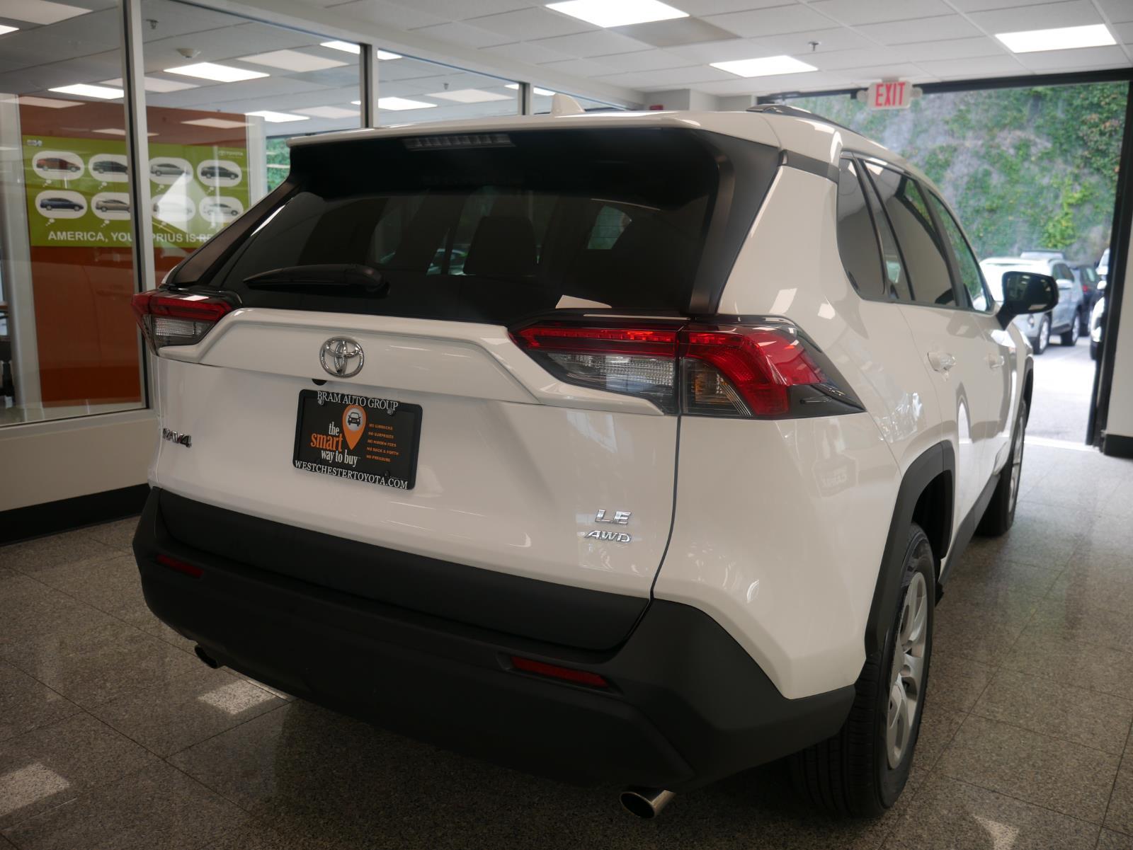 2021 Toyota RAV4 LE 4