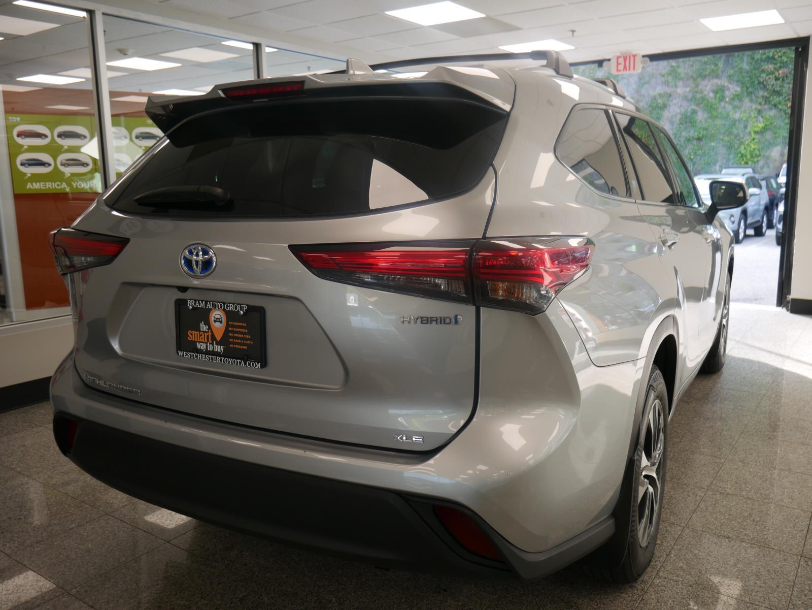 2021 Toyota Highlander Hybrid XLE 4