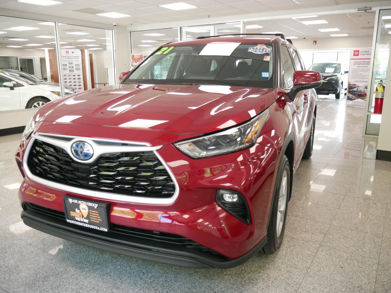 2021 Toyota Highlander Hybrid LE 2