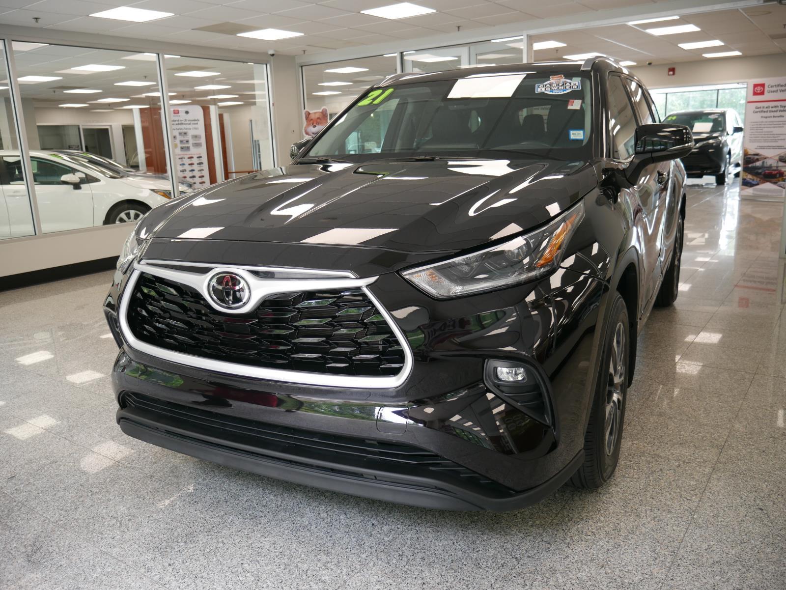 2021 Toyota Highlander XLE 2