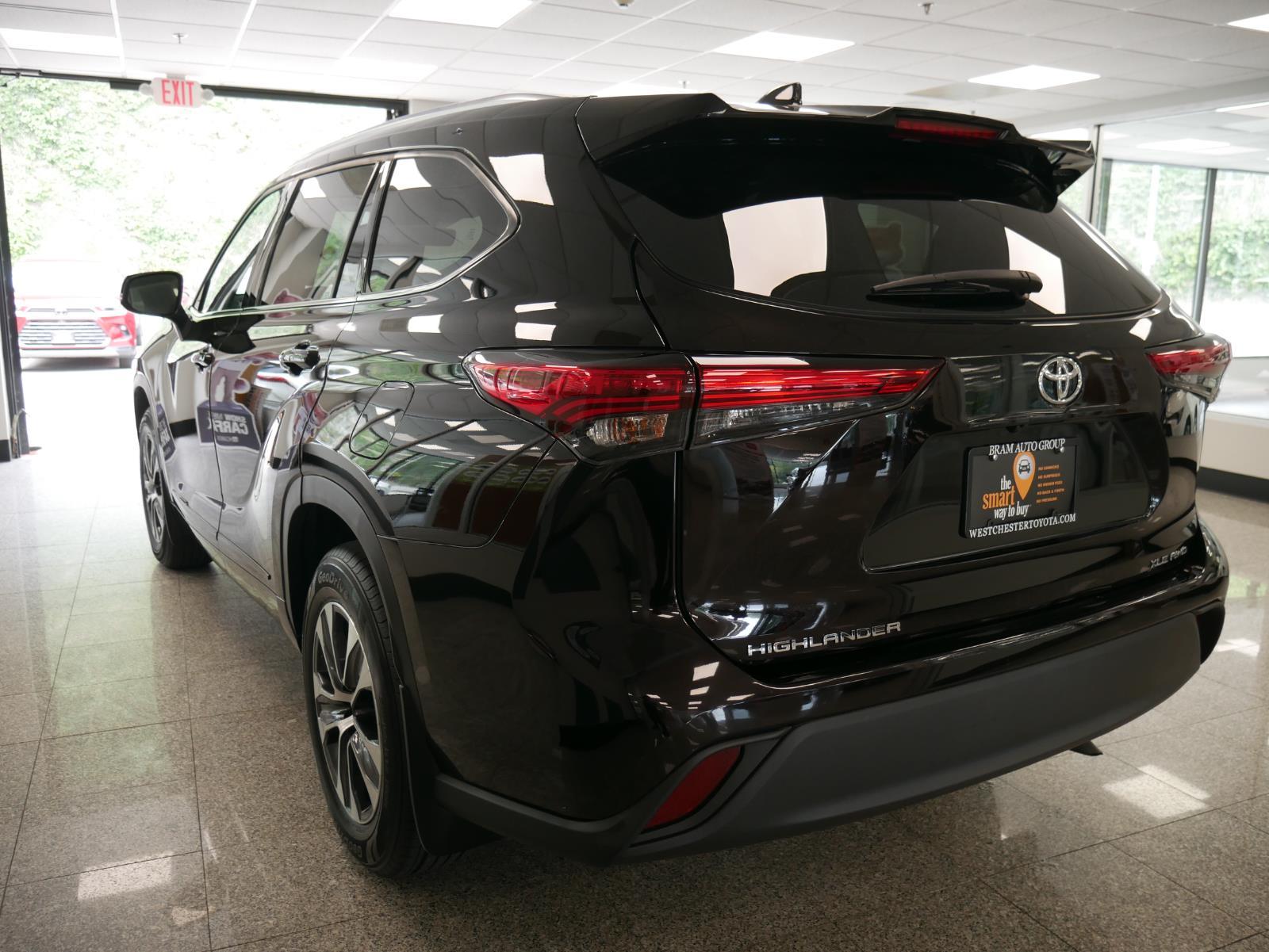 2021 Toyota Highlander XLE 3