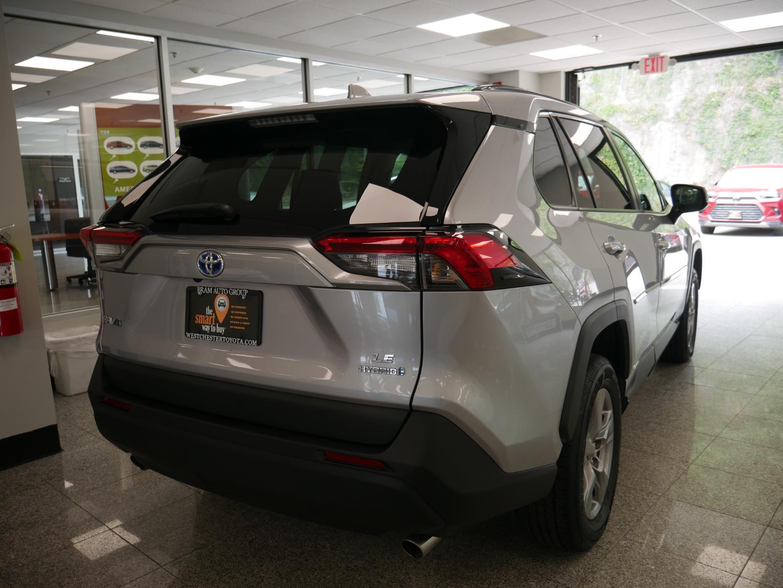 2022 Toyota RAV4 Hybrid LE 4