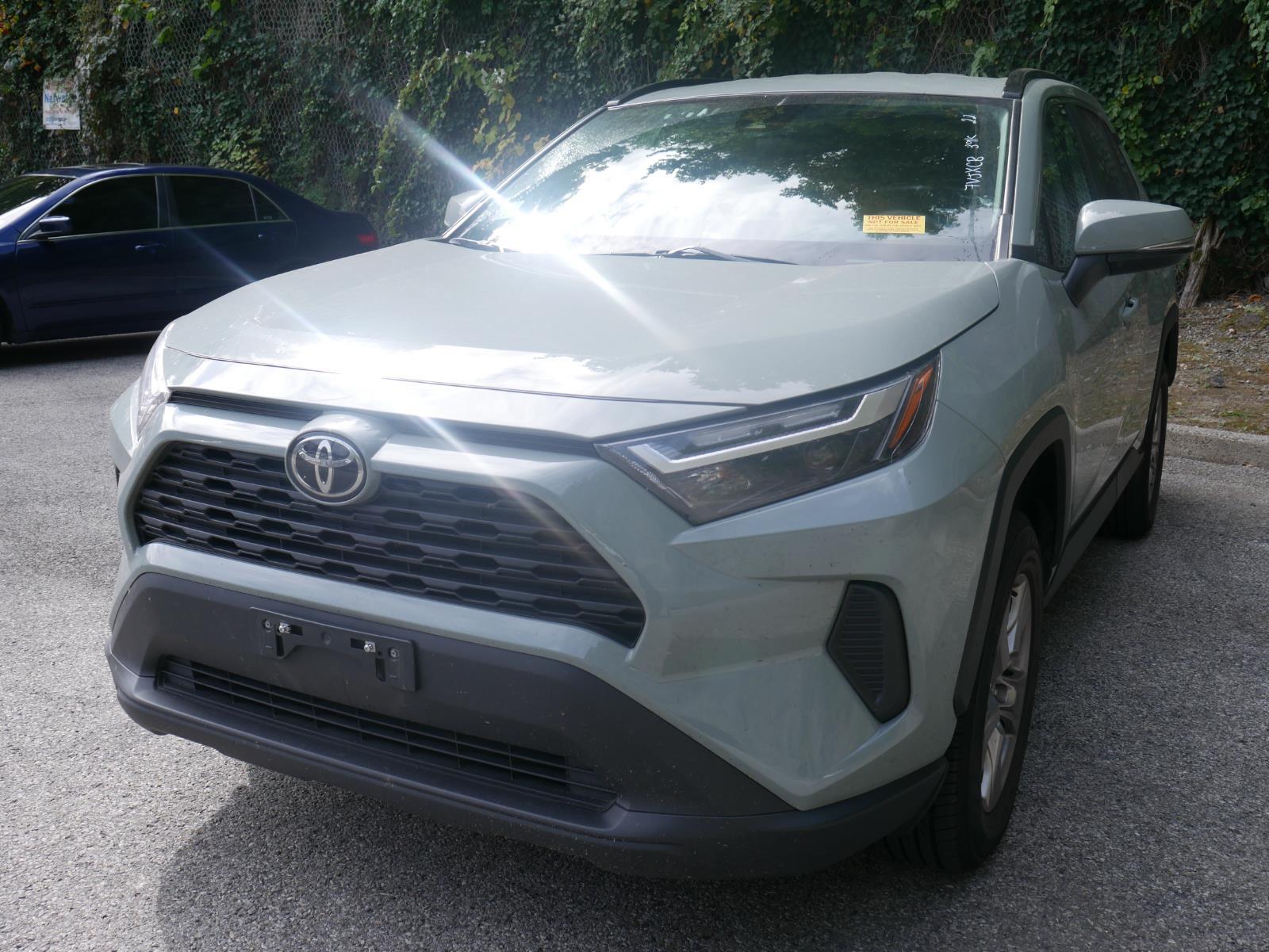 2022 Toyota RAV4 XLE 2