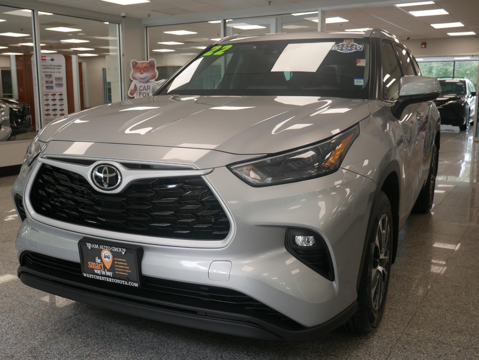 2022 Toyota Highlander XLE 2