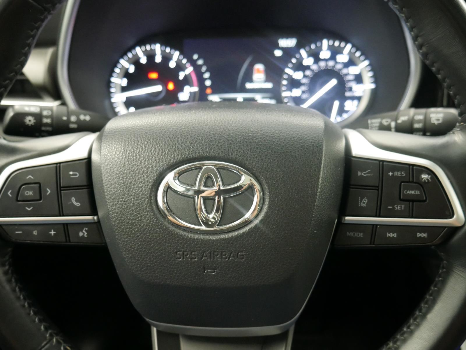 2022 Toyota Highlander XLE 22