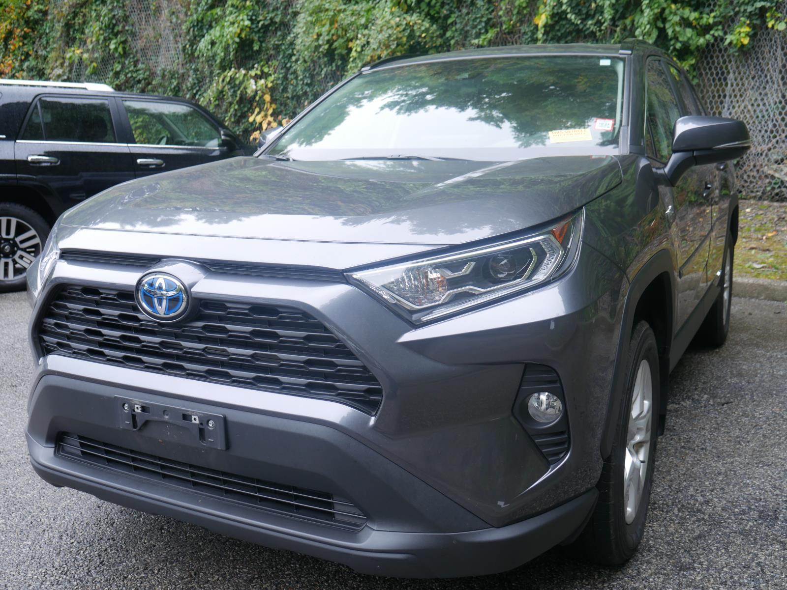 2021 Toyota RAV4 Hybrid XLE 2