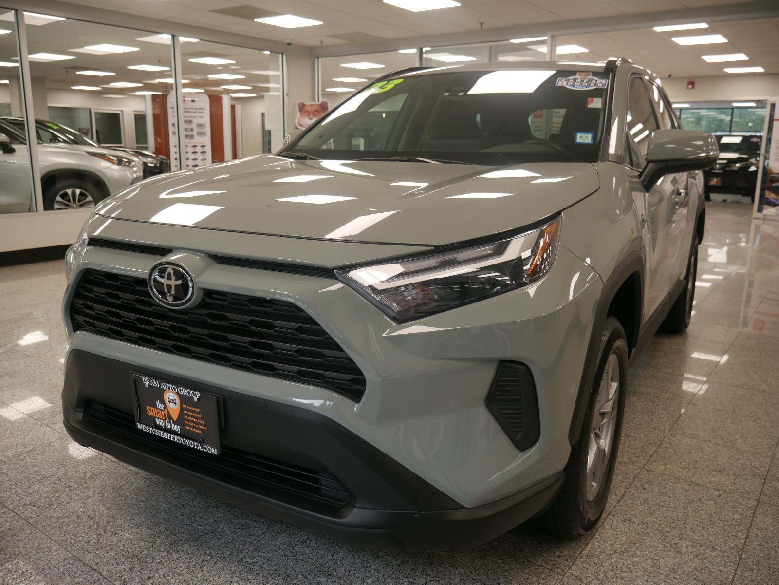 2023 Toyota RAV4 XLE 2