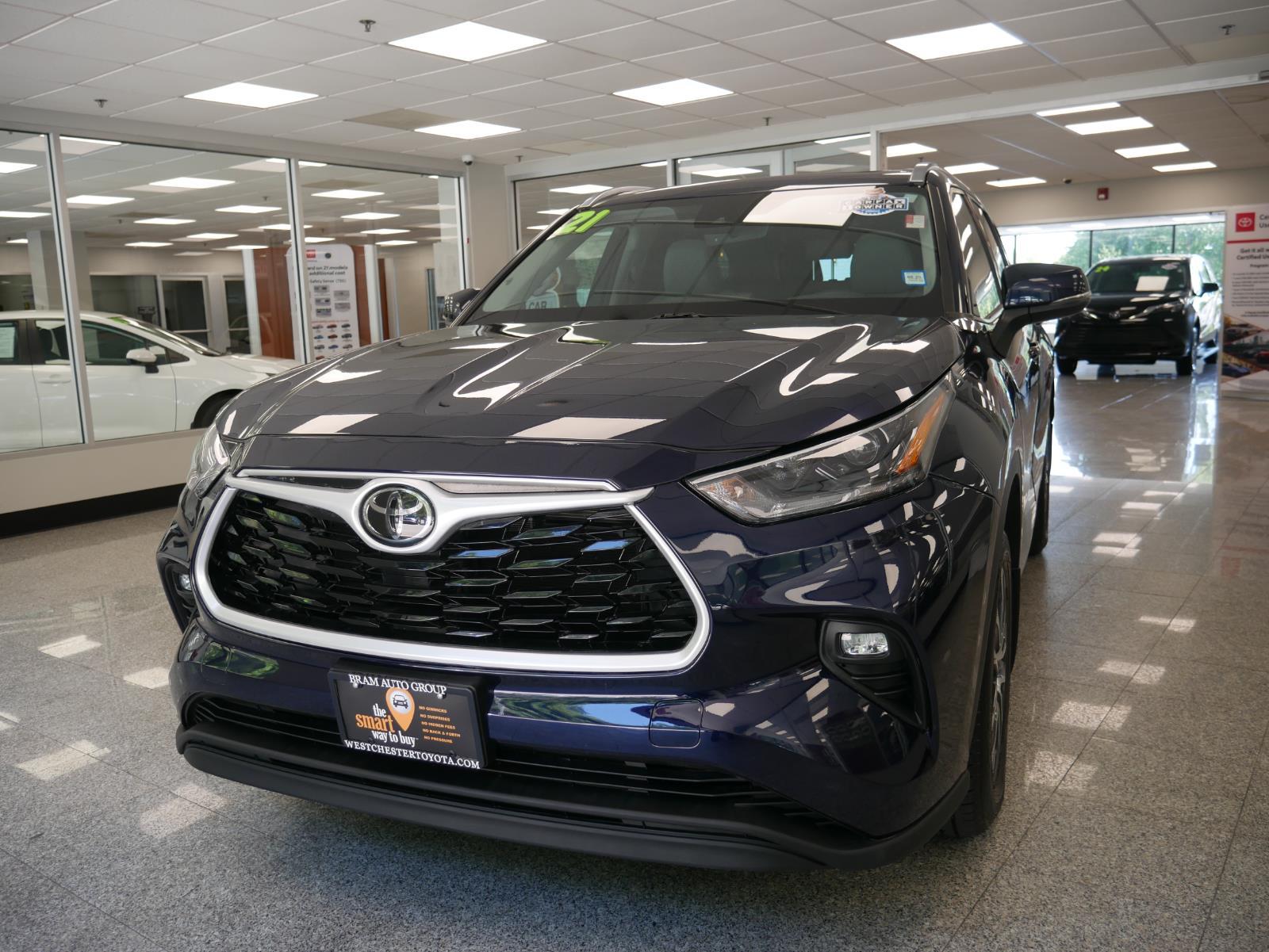 2021 Toyota Highlander XLE 2