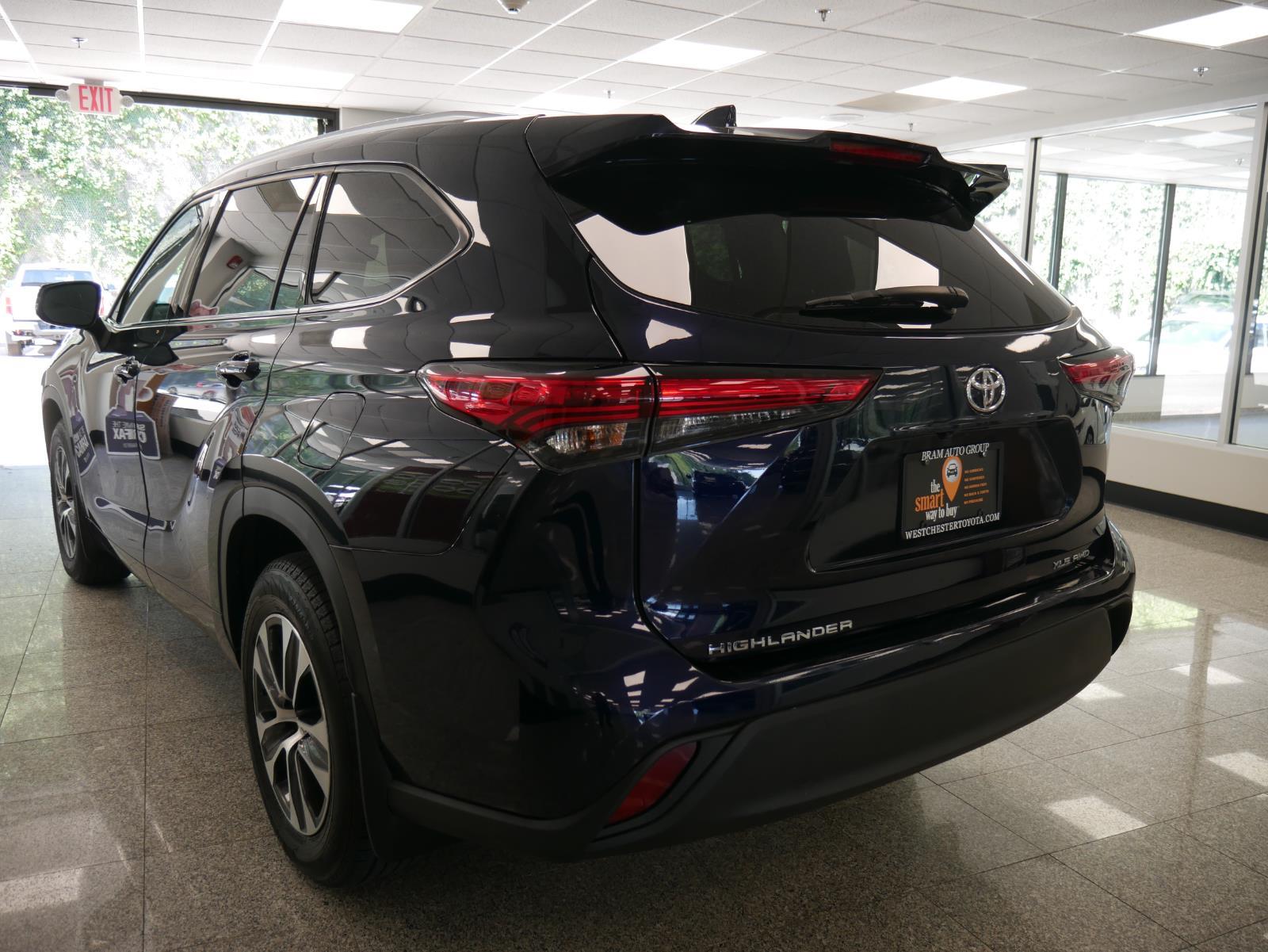 2021 Toyota Highlander XLE 3