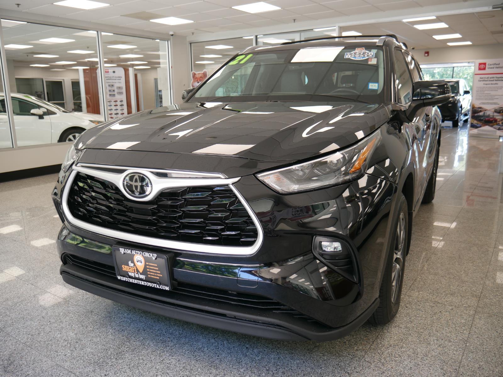 2021 Toyota Highlander XLE 2