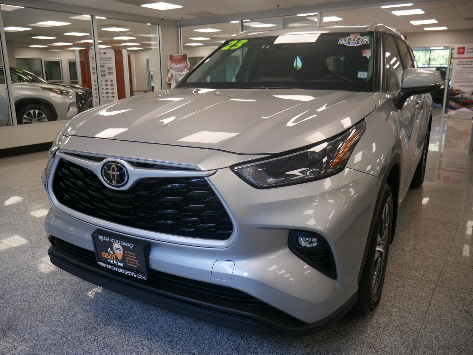 2023 Toyota Highlander XLE 2