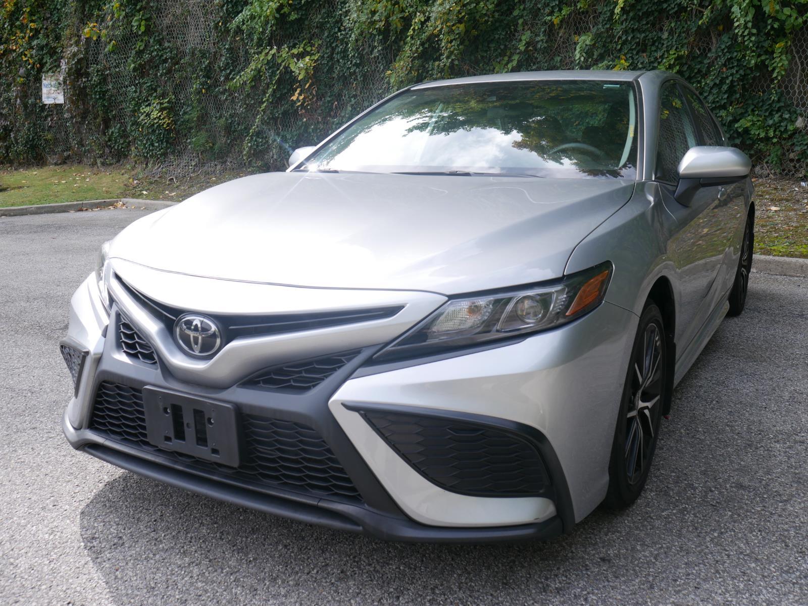 2021 Toyota Camry SE 2