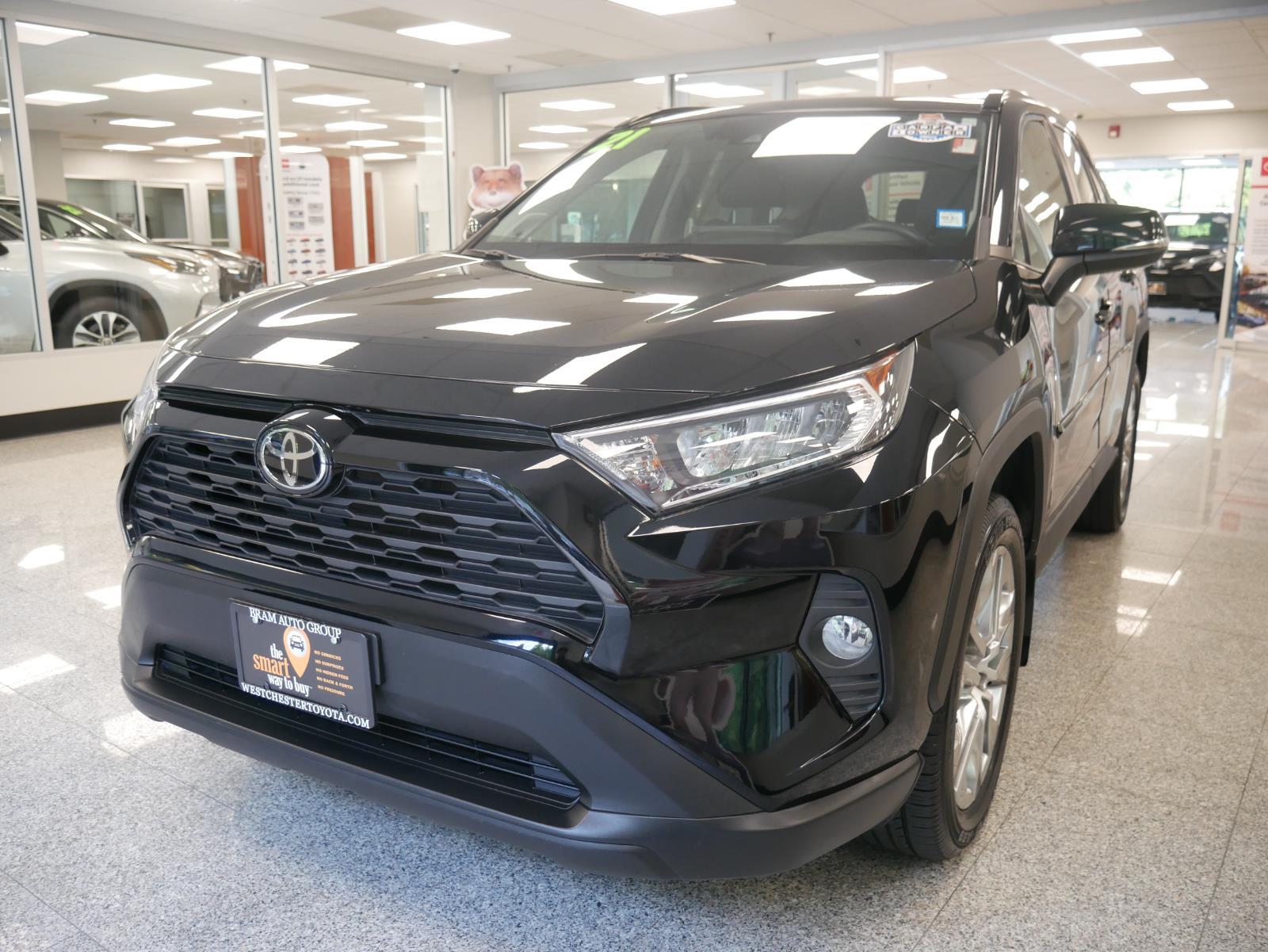 2021 Toyota RAV4 XLE Premium 2