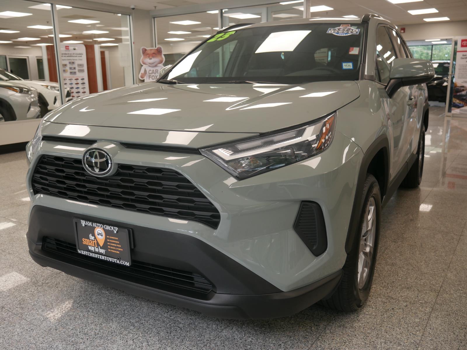 2023 Toyota RAV4 XLE 2