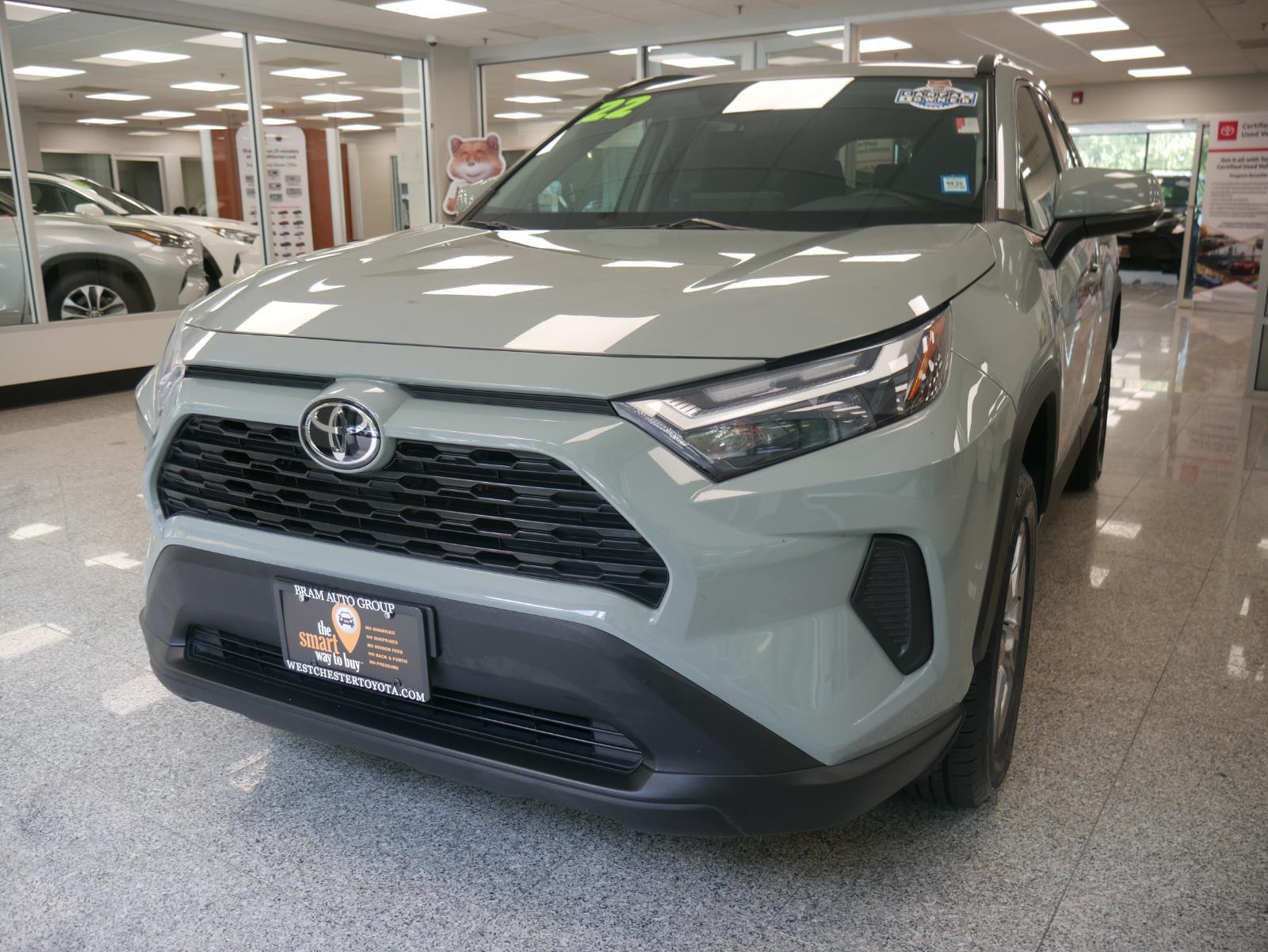 2022 Toyota RAV4 XLE 2