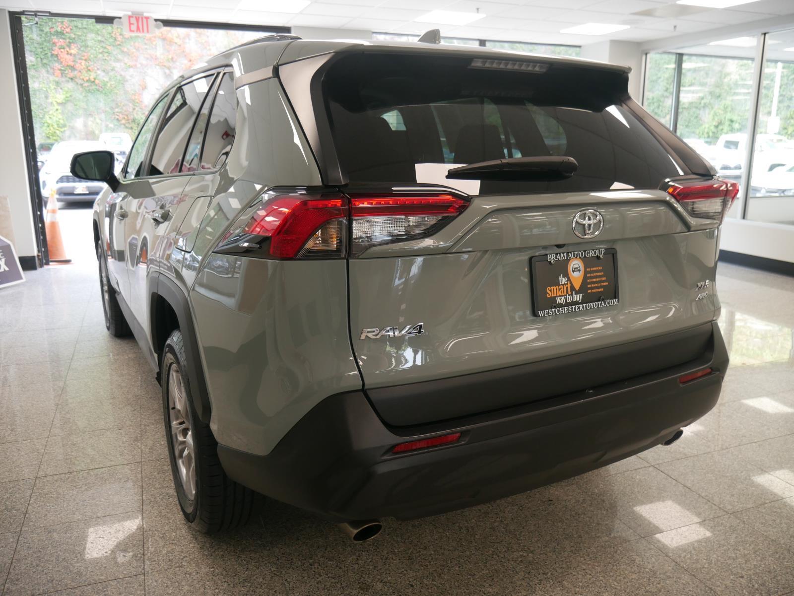 2022 Toyota RAV4 XLE 3