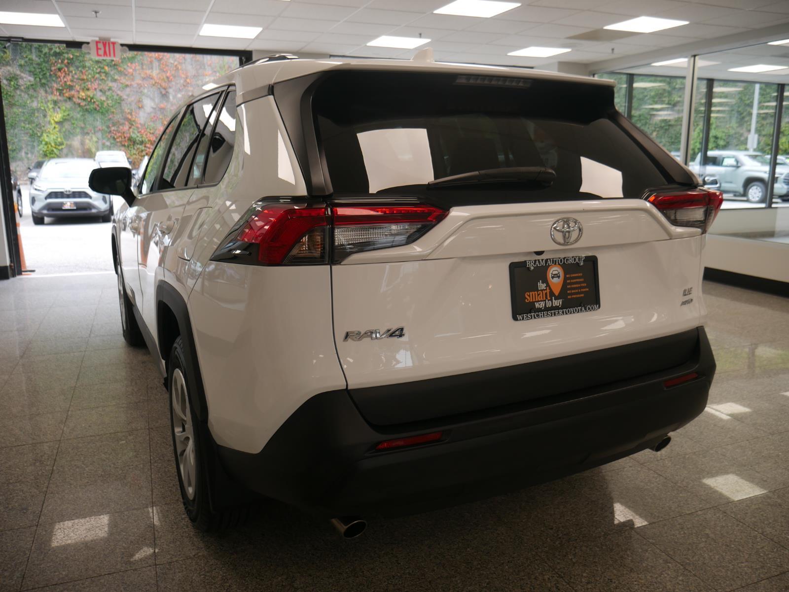 2021 Toyota RAV4 LE 3