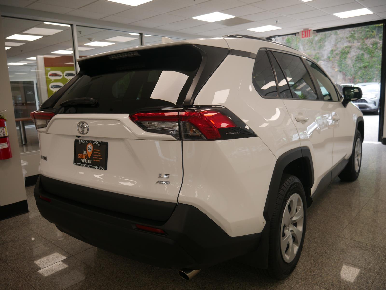 2021 Toyota RAV4 LE 4