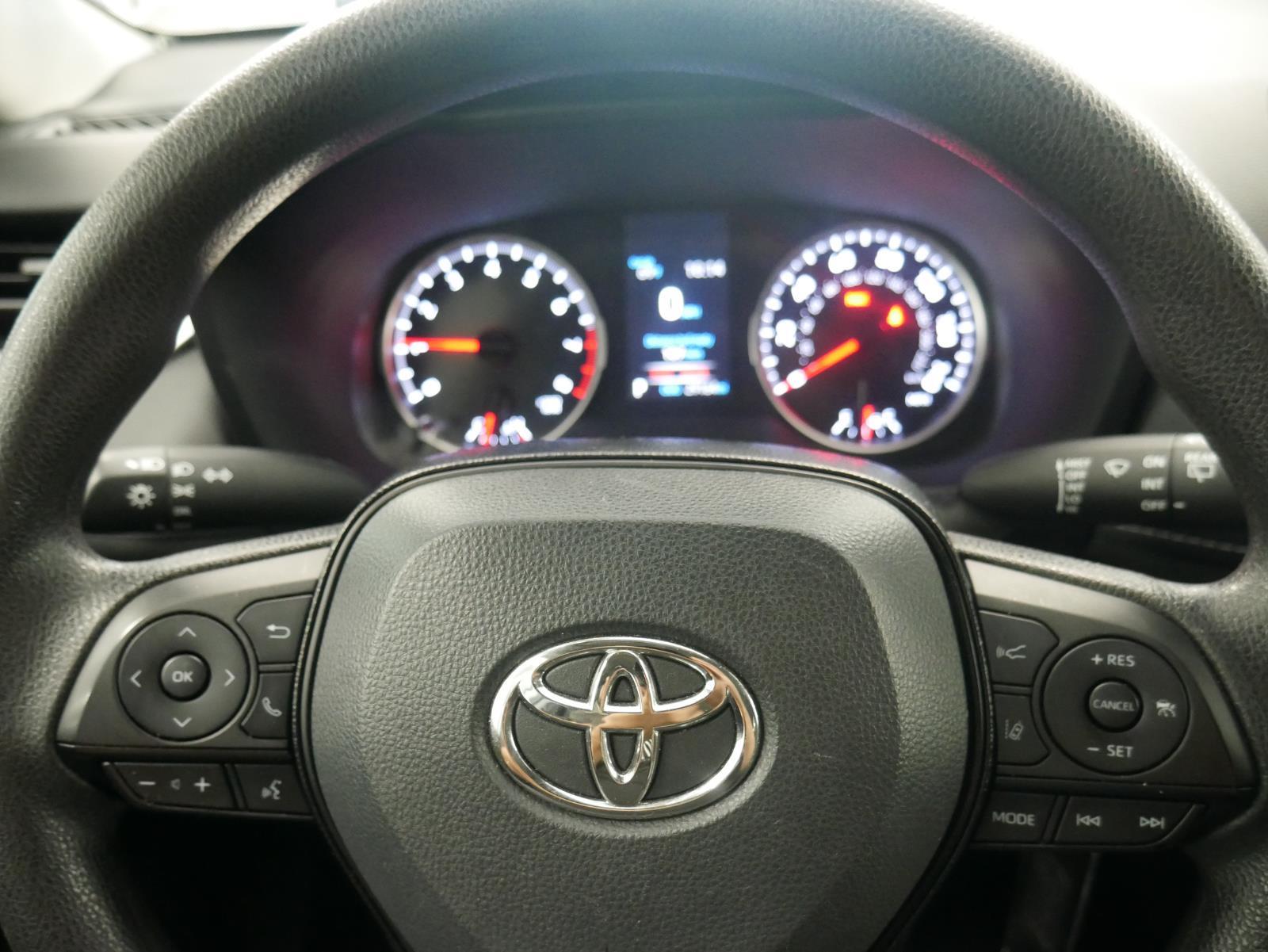 2021 Toyota RAV4 LE 19