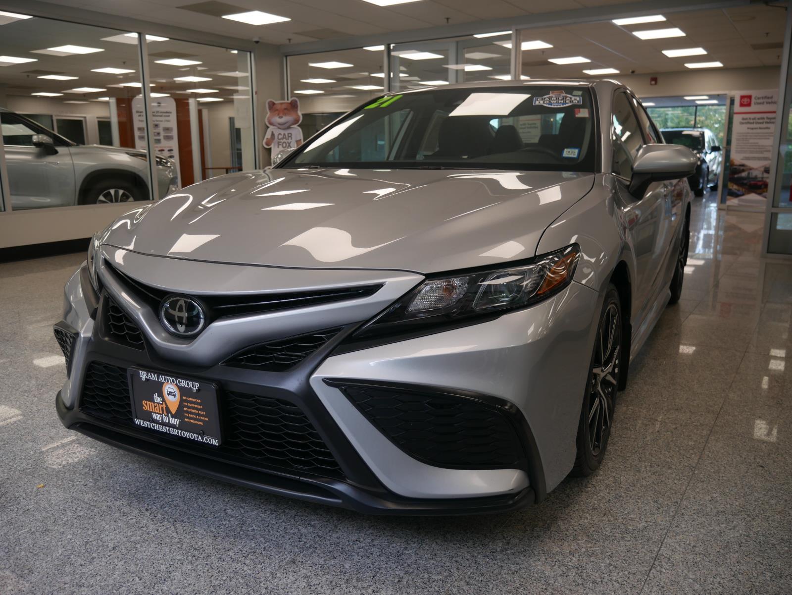 2021 Toyota Camry SE 2