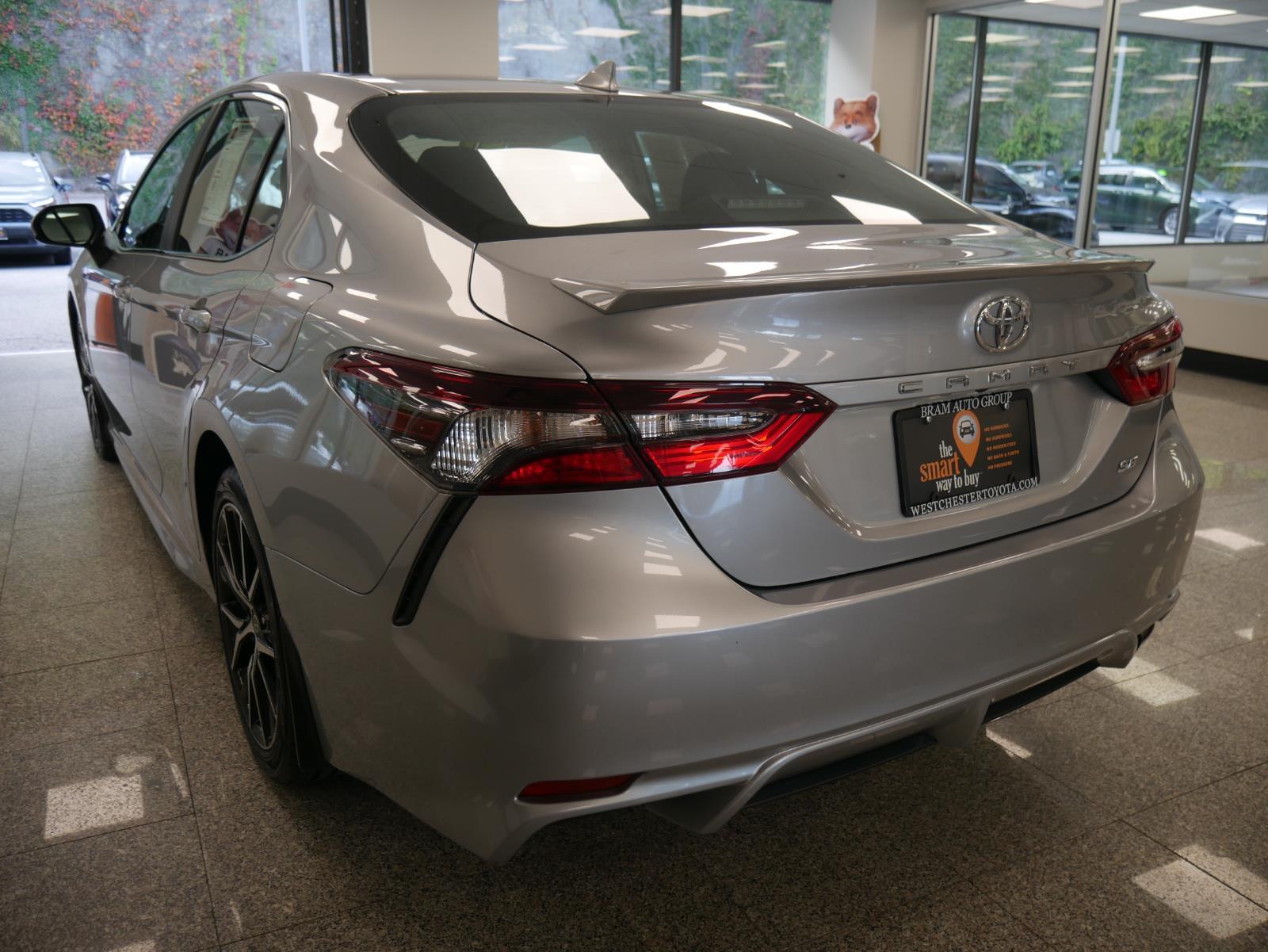 2021 Toyota Camry SE 3