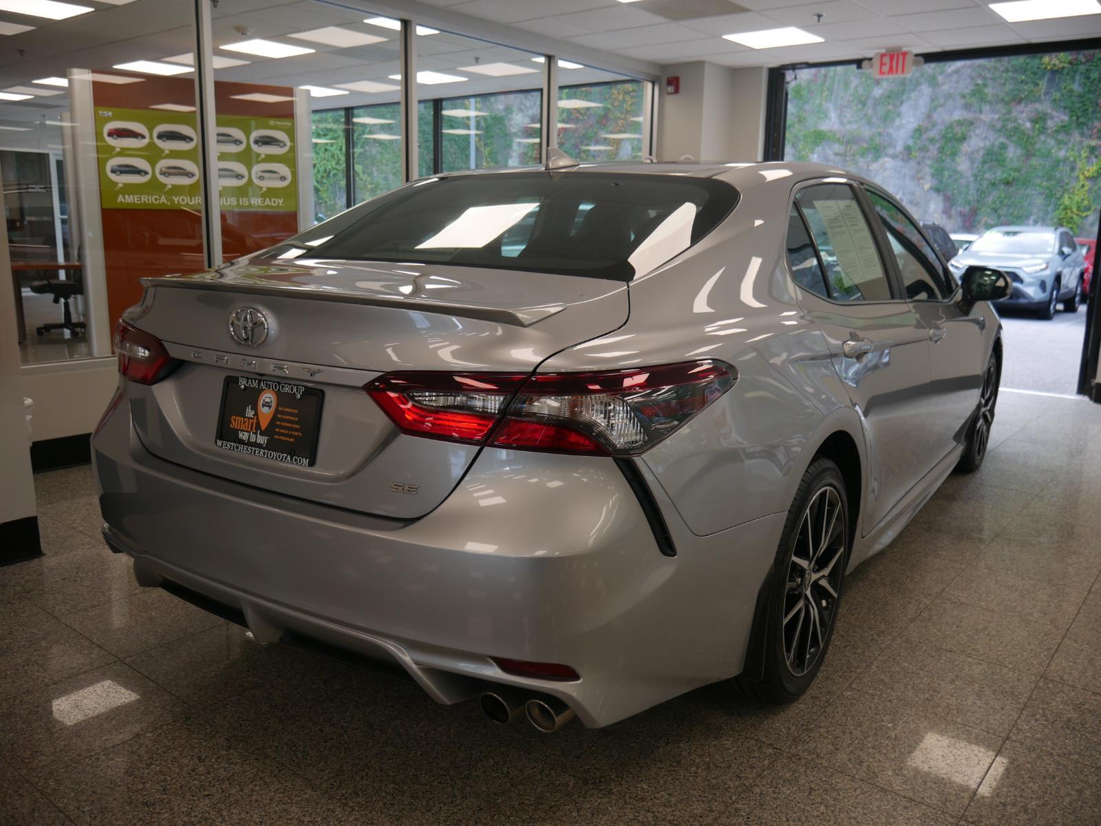 2021 Toyota Camry SE 4