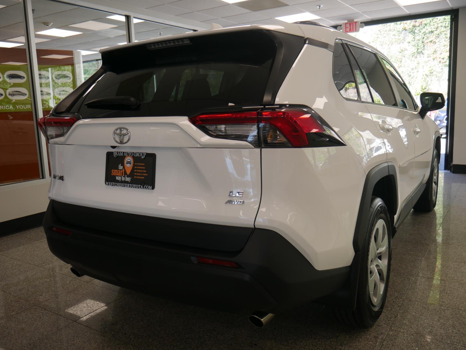 2021 Toyota RAV4 LE 4