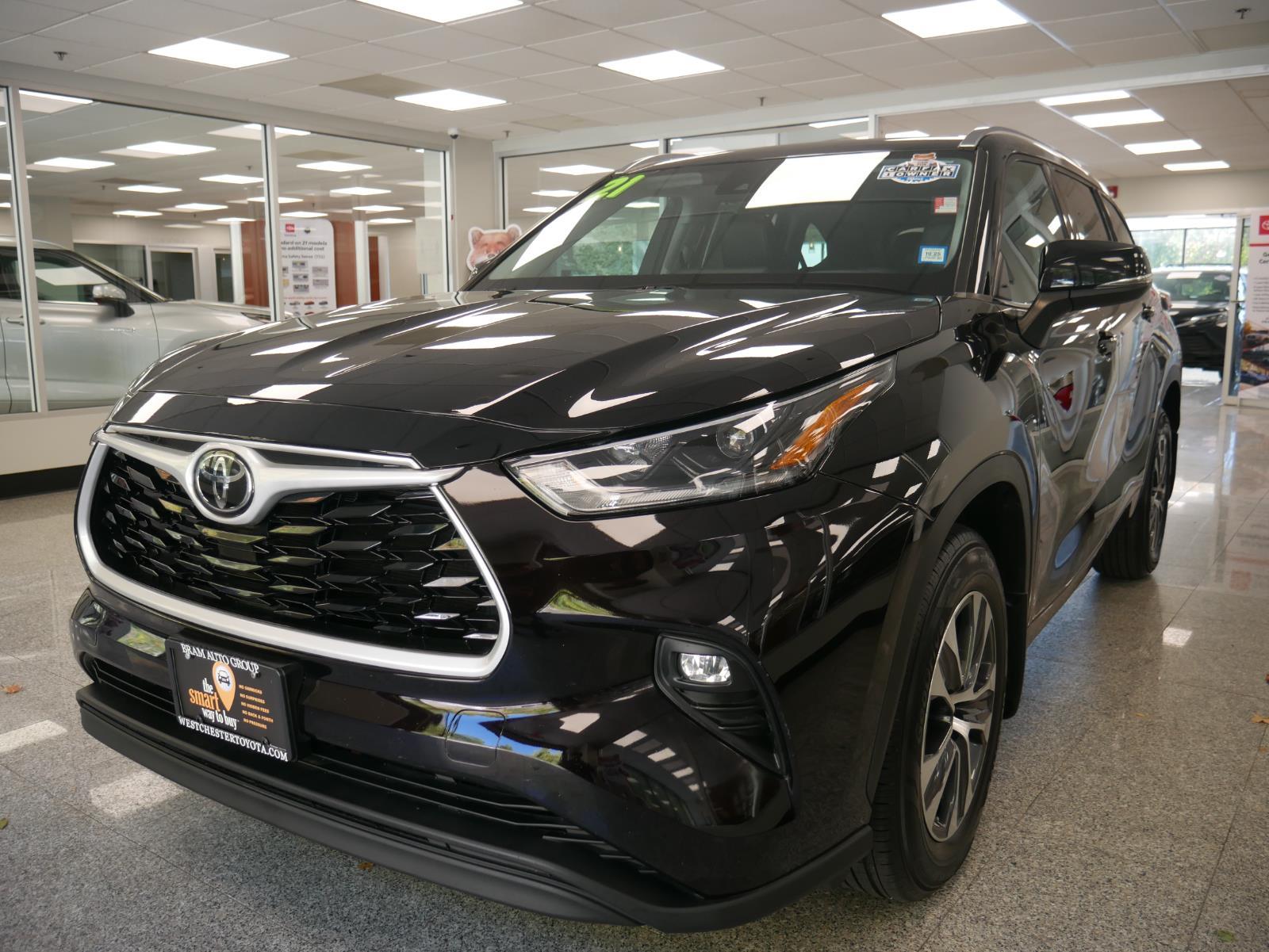 2021 Toyota Highlander XLE 2