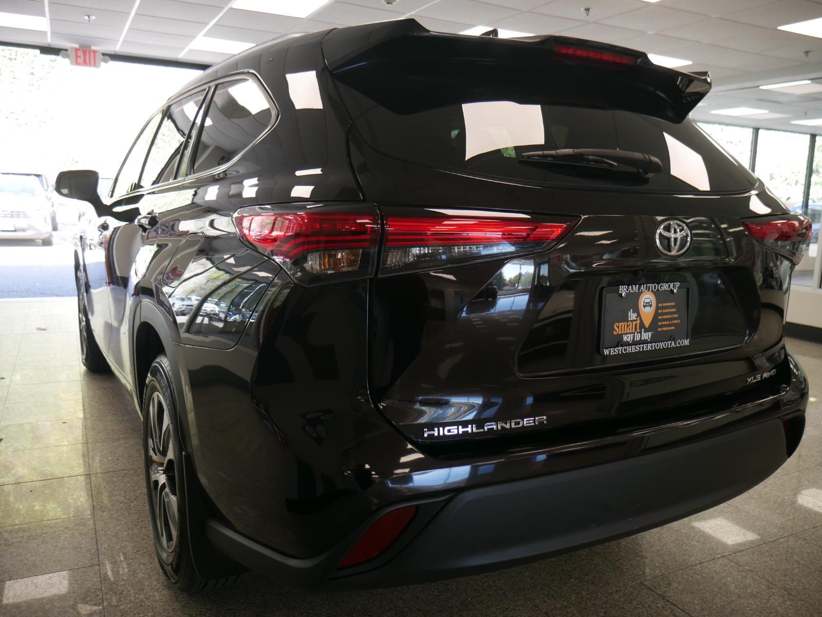 2021 Toyota Highlander XLE 3