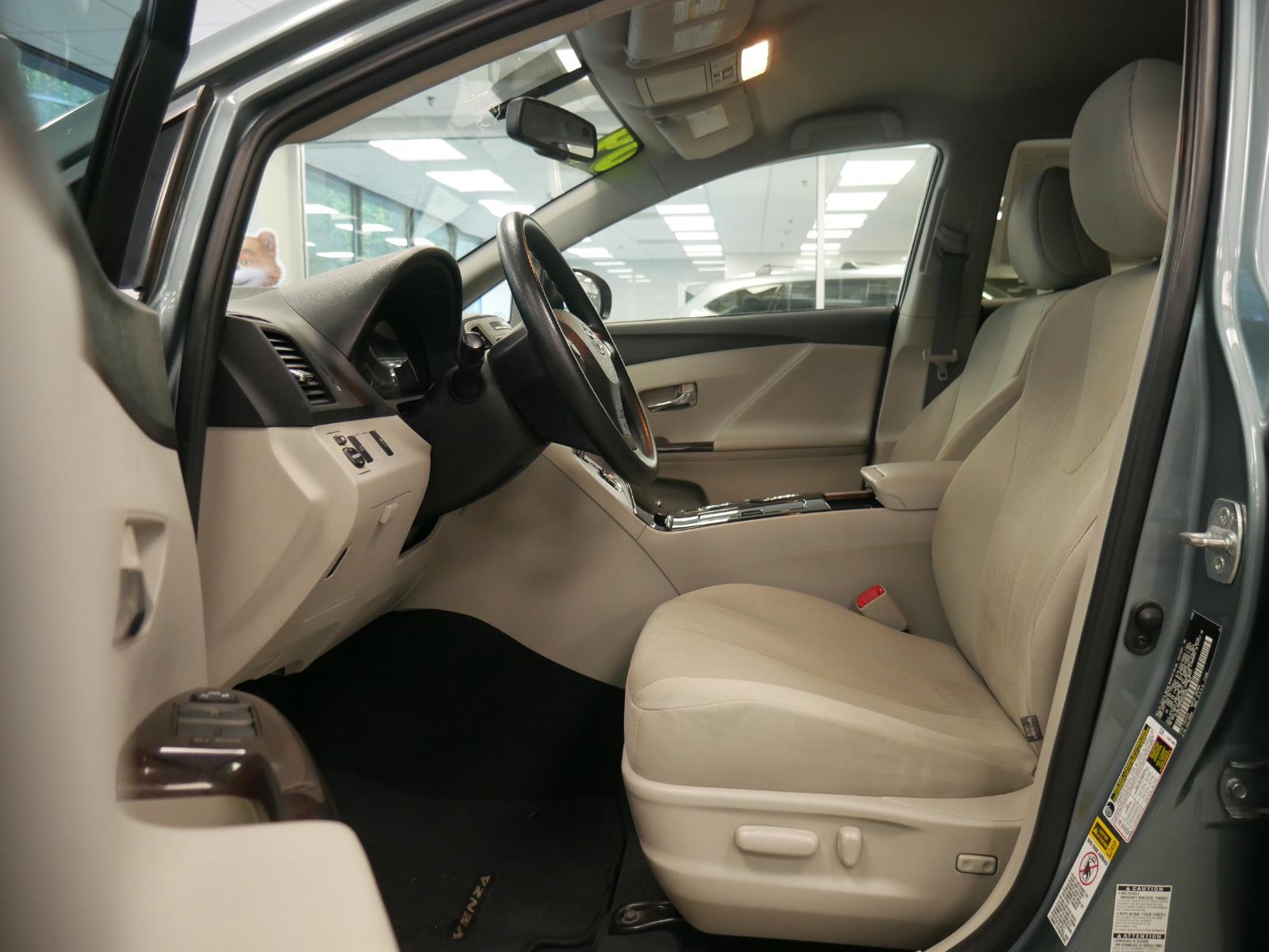 2009 Toyota Venza  13