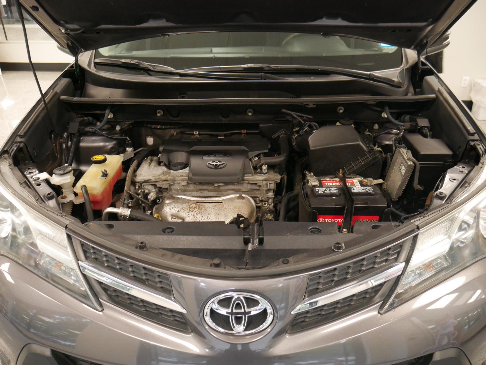 2013 Toyota RAV4 XLE 8