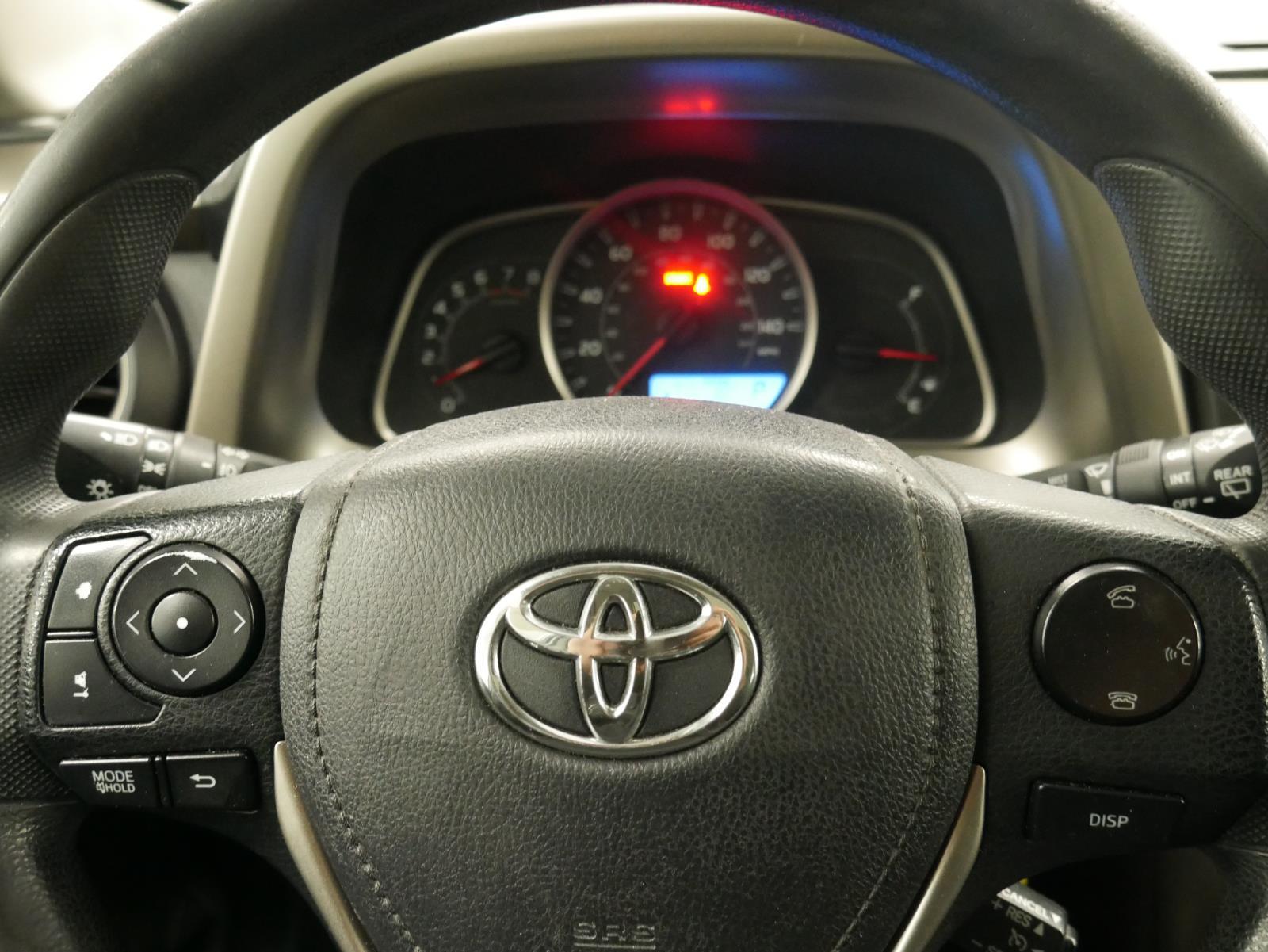 2013 Toyota RAV4 XLE 19