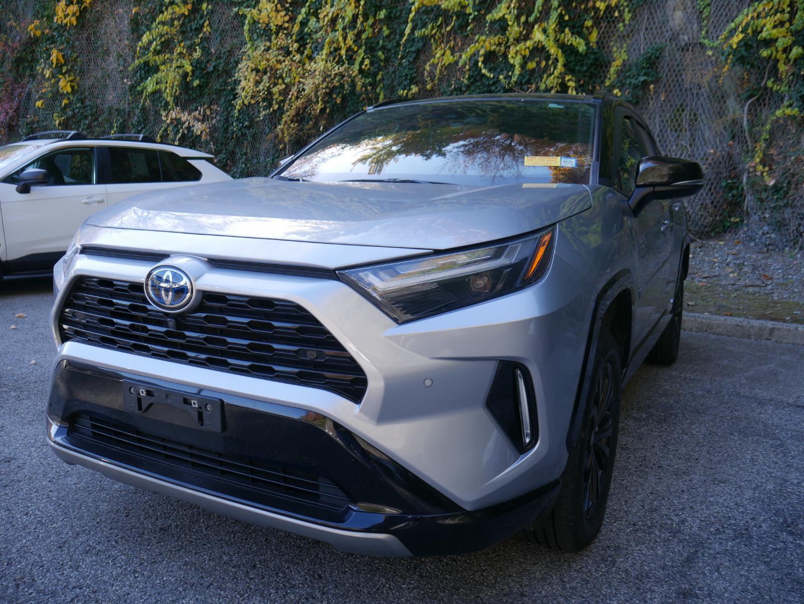 2022 Toyota RAV4 Hybrid XSE 2