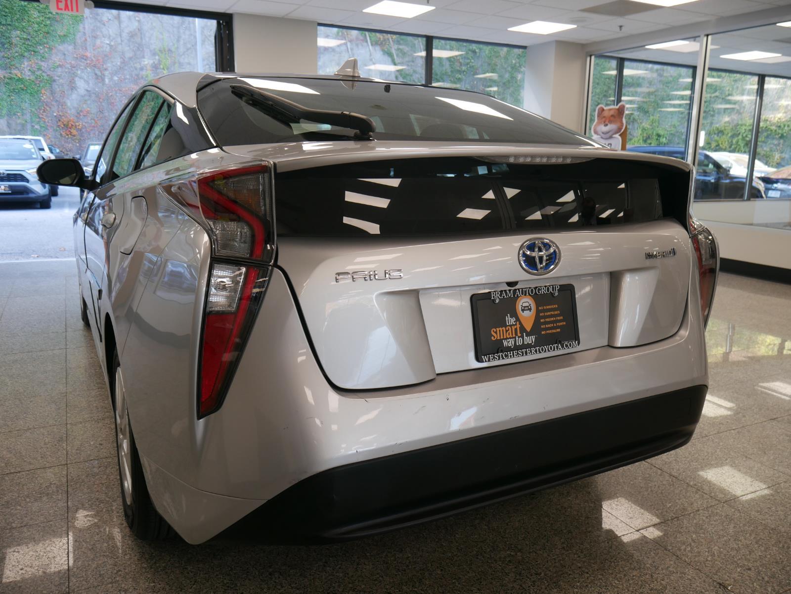 2017 Toyota Prius Two 3