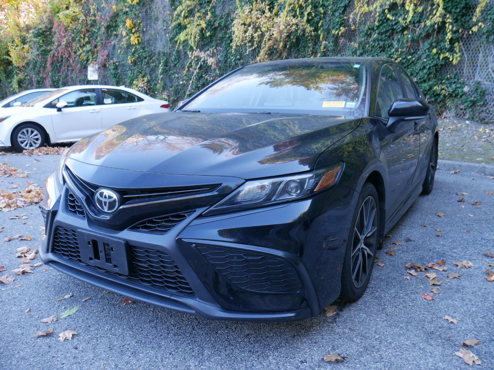 2021 Toyota Camry SE 2