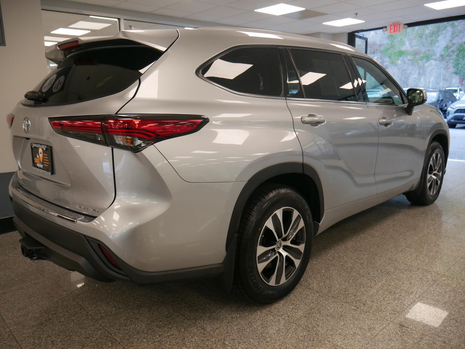 2022 Toyota Highlander XLE 4